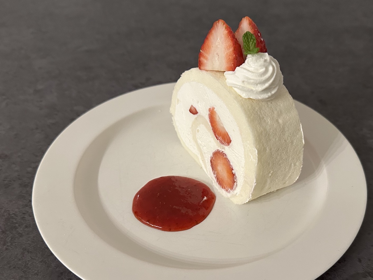 いちごさんどホワイトロール1200_900.jpg